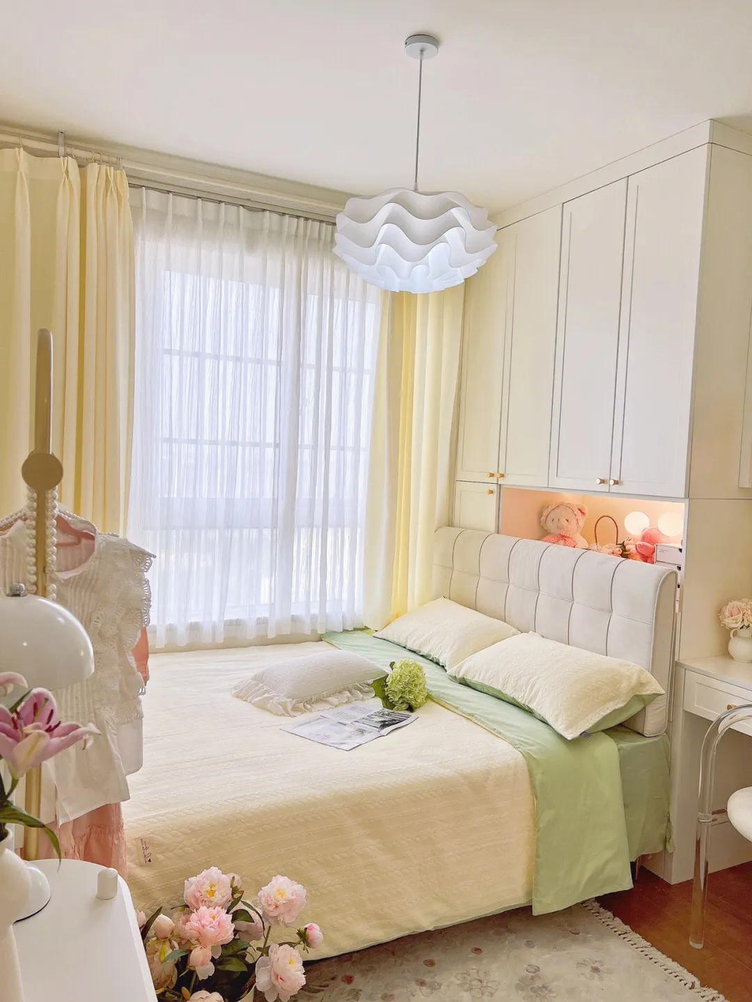 小户型卧室榻榻米床柜一体轻奢风,尚品宅配卧室榻榻米效果图小户型