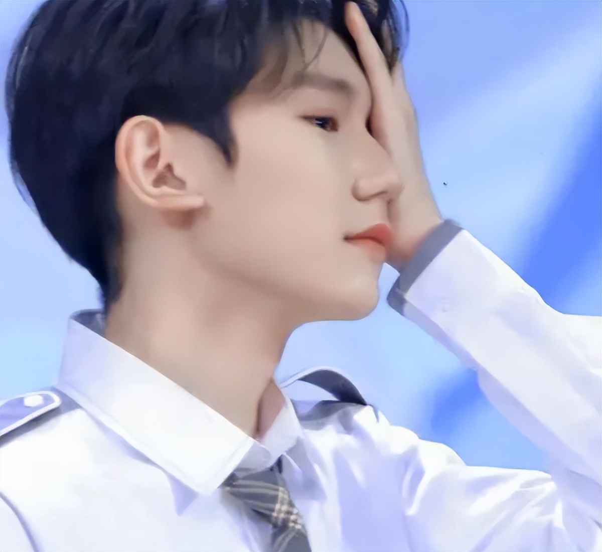 王源婚纱事件评论区逆天发言,为什么穿婚纱去看王源的演唱会