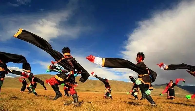 火出了圈,甘孜文旅局长化身侠客火出圈