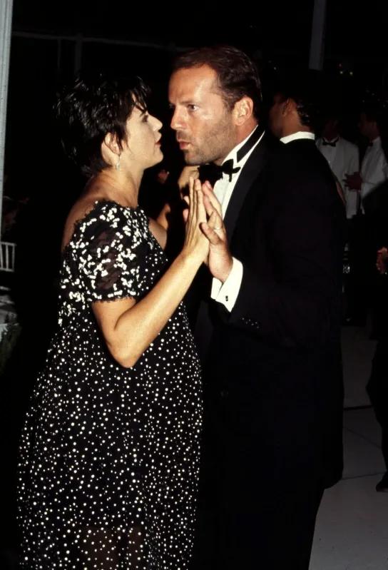 布鲁斯威利斯怎么患上失语症的,布鲁斯威利斯失语症恶化