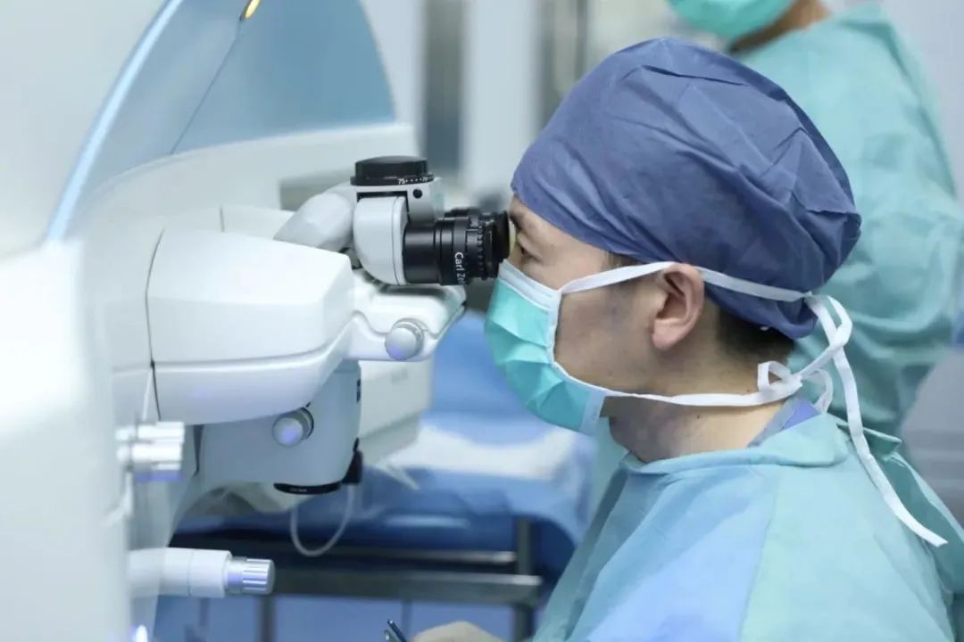 中国医师节致敬生命的守护者,中国医师节公益献礼