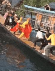 女孩子看见照片后就发个哈哈哈,姑娘不是什么照片都能随便发的