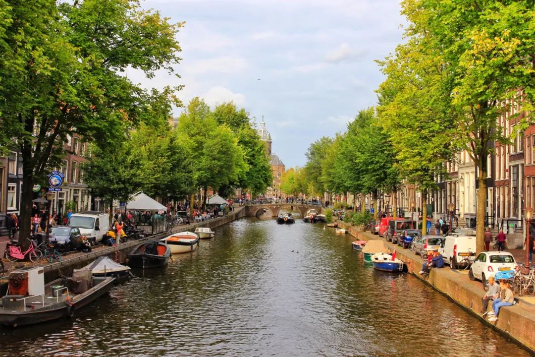 开车去欧洲第23集:在阿姆斯特丹*灯区红**,2名荷兰壮汉挑衅被我怼