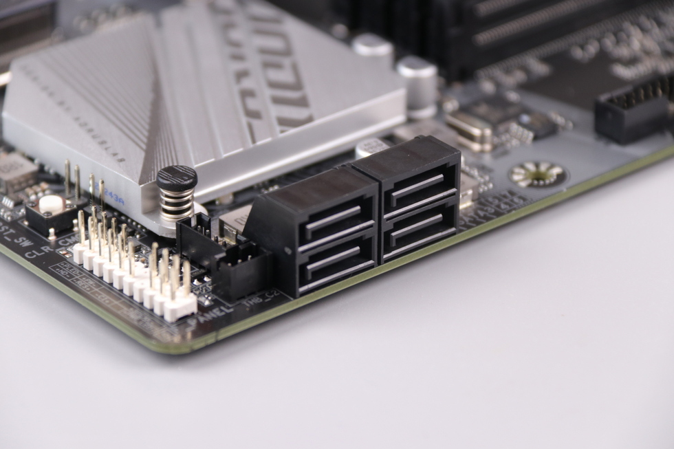 技嘉小雕b760m适合多大的机箱,技嘉小雕b760m黑科技测试