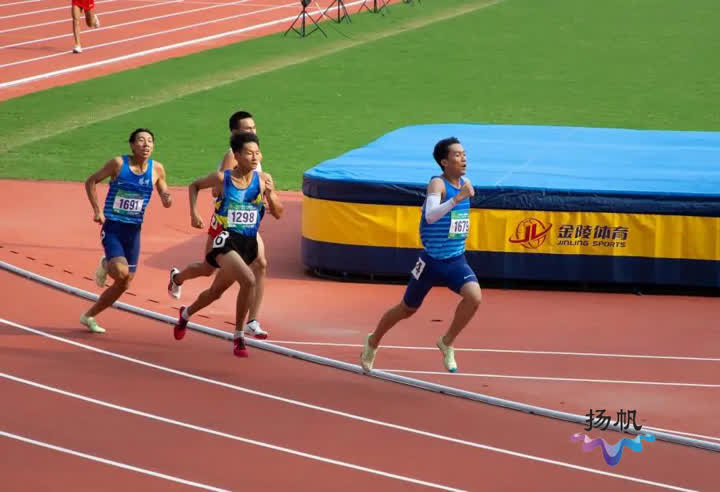 金牌！扬州小将刘翔勇夺省运会田径17-18岁组男子800米冠军