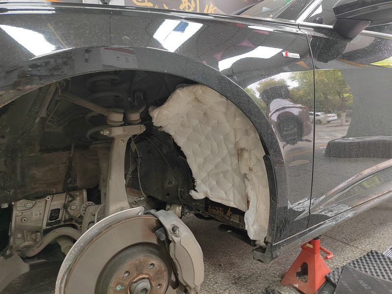 奥迪A6L底盘,四轮隔音升级俄罗斯STP小*弹炸**CSH,怀化汽车隔音