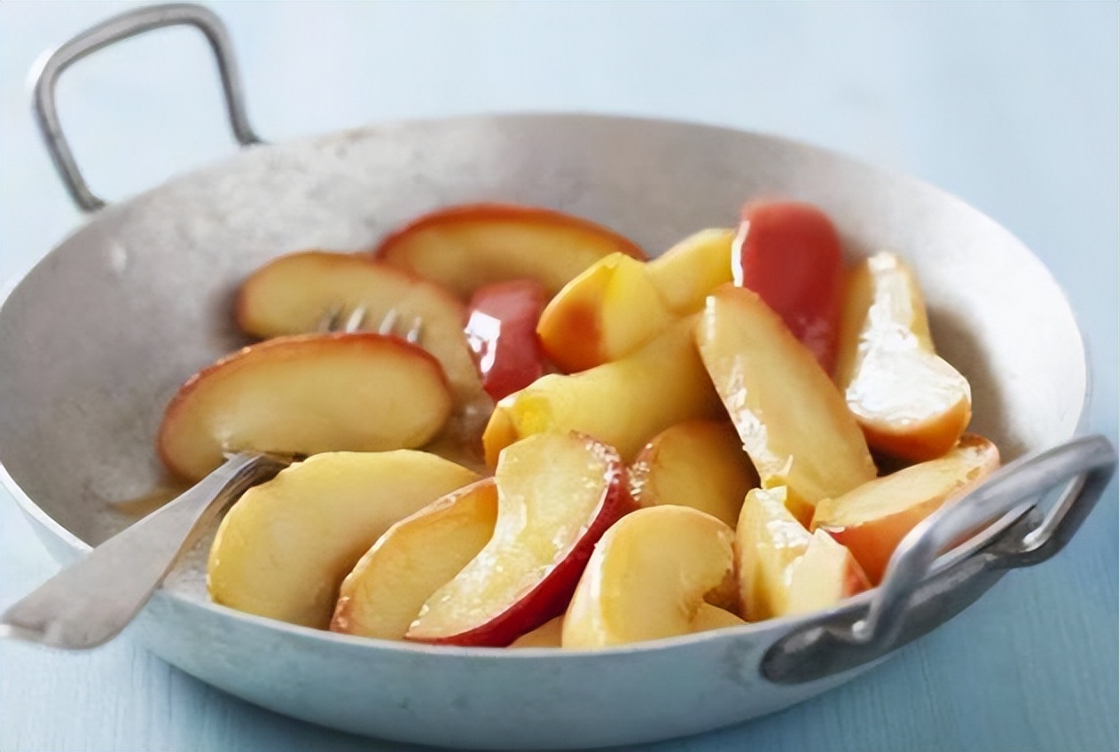 苹果煮熟了吃都有哪些好处和坏处,每天吃一个煮熟的苹果有什么功效
