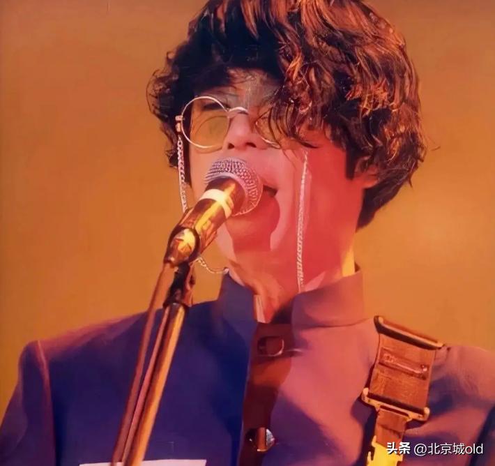 黄贯中隔空对唱黄家驹,黄贯中和黄家驹谁唱得好