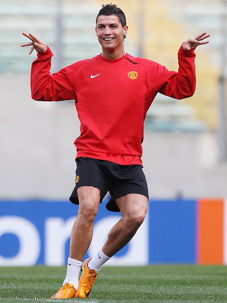 心痛！C罗龙凤胎夭折！盘点三位最帅足球运动员和他们的孩子