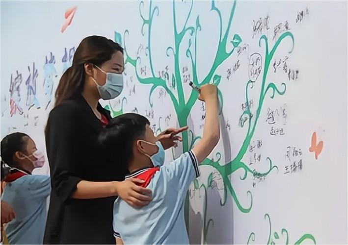 告别了“梓涵”时代，新一批“奇葩”名字来了！老师表示有点懵