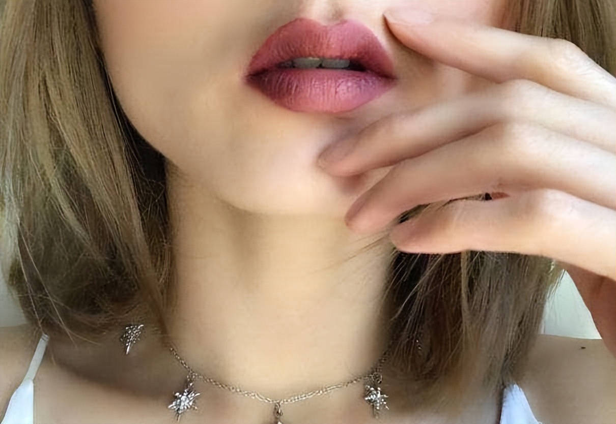 黄皮染完掉色越掉越好看的发色,黄皮男生夏天适合染的发色