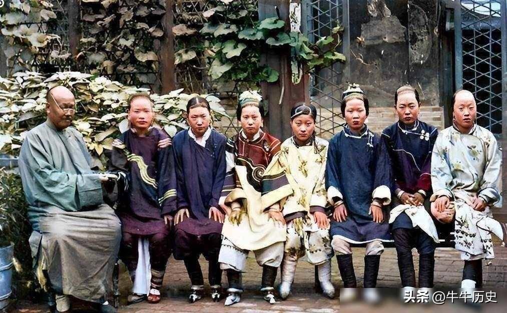 男人藏品,男子收藏罕见100元纸币