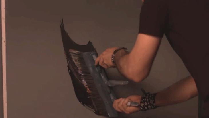 意念上简洁的马:伊朗画家MahmoodAzadnia的马与诗