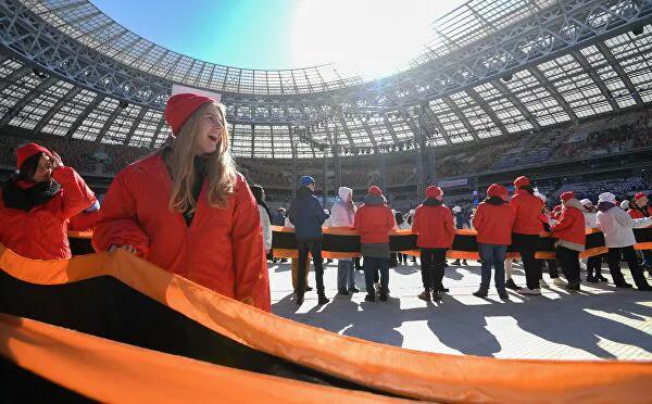 普京出席纪念统一克里米亚音乐会,俄罗斯举国欢庆