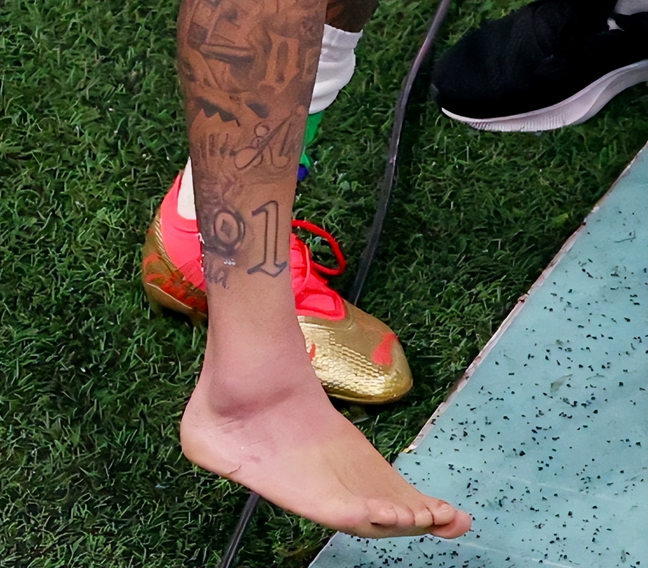 内马尔受伤强忍11分钟不愿下场,巴西对墨西哥内马尔受伤