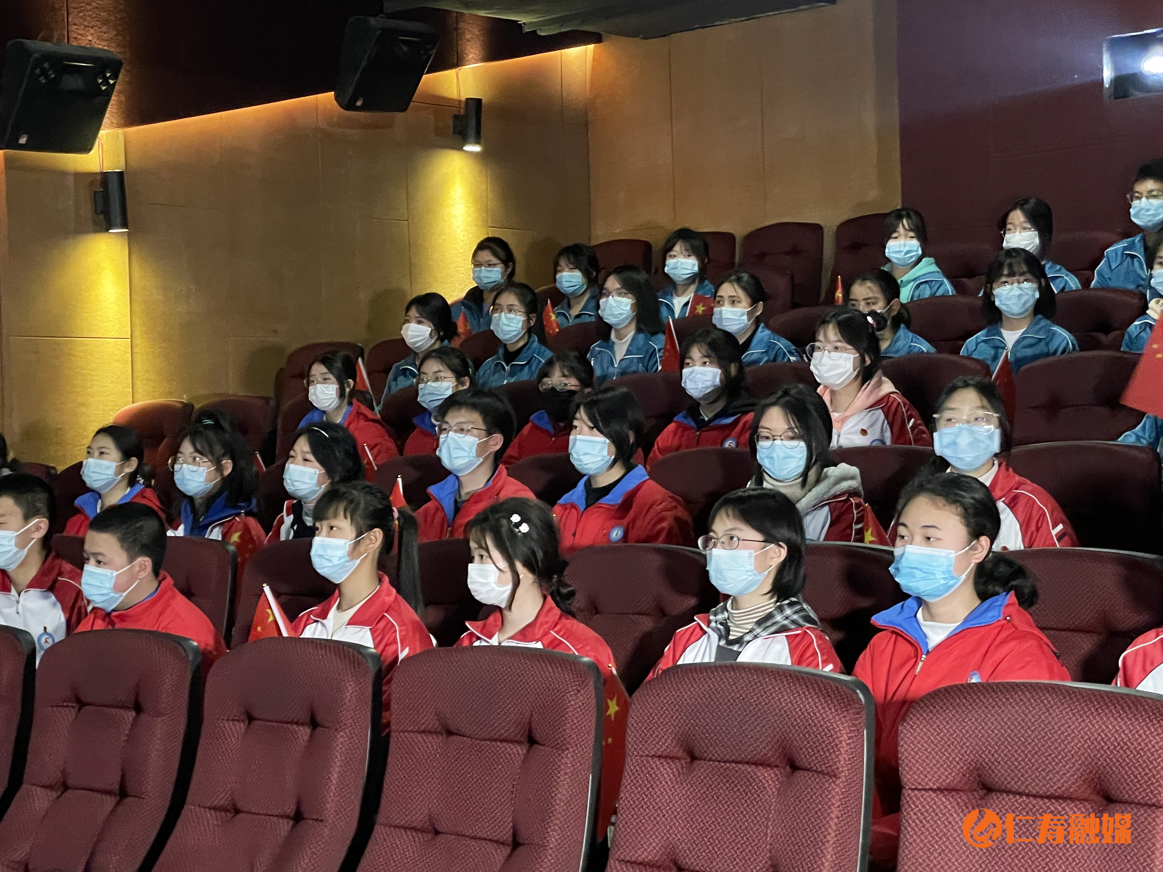 开学了感恩成长追逐梦想,仁寿中学厚植爱国情怀