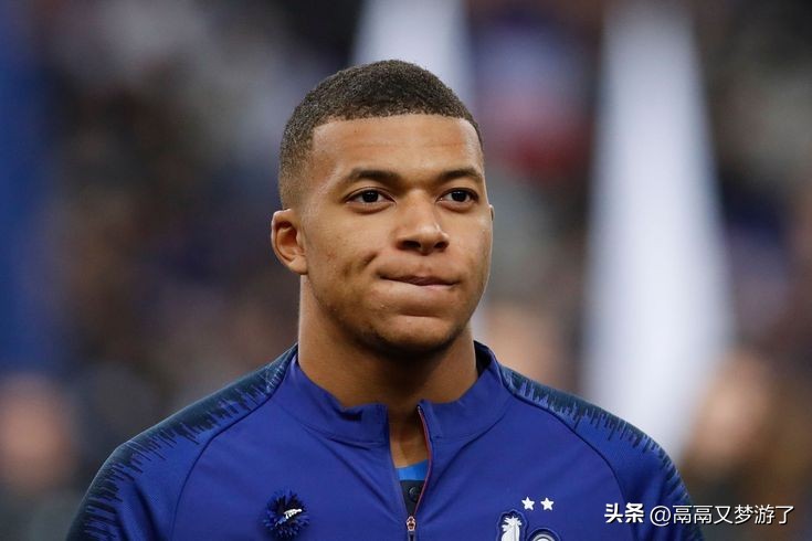 适合亚洲足球运动员的发型,足球球星发型男卷长发