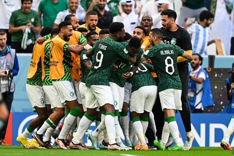 亚洲足球稳步上升国足原地踏步,亚洲足球今后怎样发展