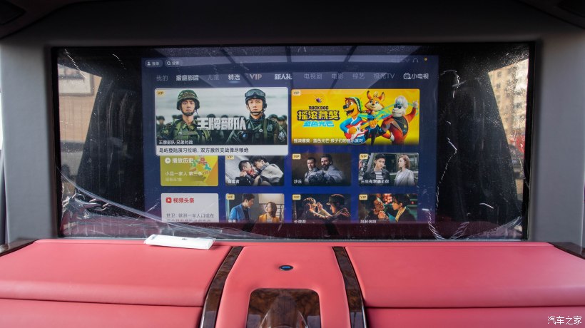 银色奔驰威霆改迈巴赫双拼色,威霆国六内饰改成迈巴赫款式