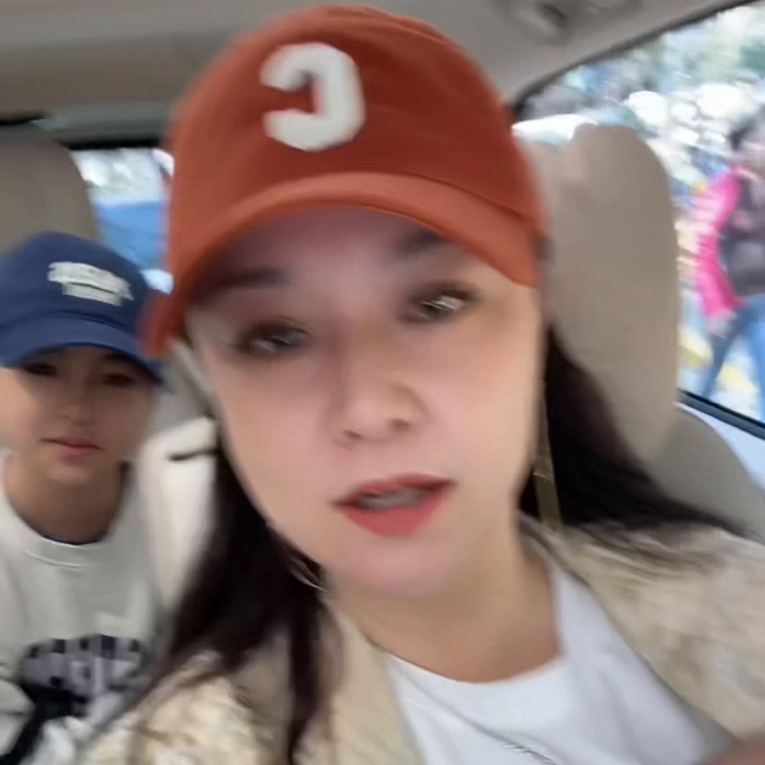 周末陪娃Vlog，周六准时陪着她来学习大提琴，等候时来...