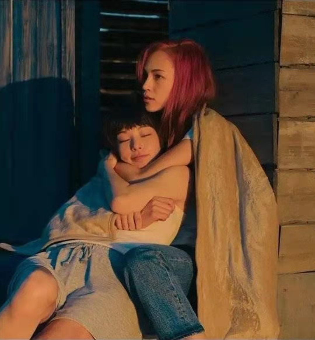 水原希子坦言曾被要求露体毛，拍戏时不被尊重，制片人摸女性大腿