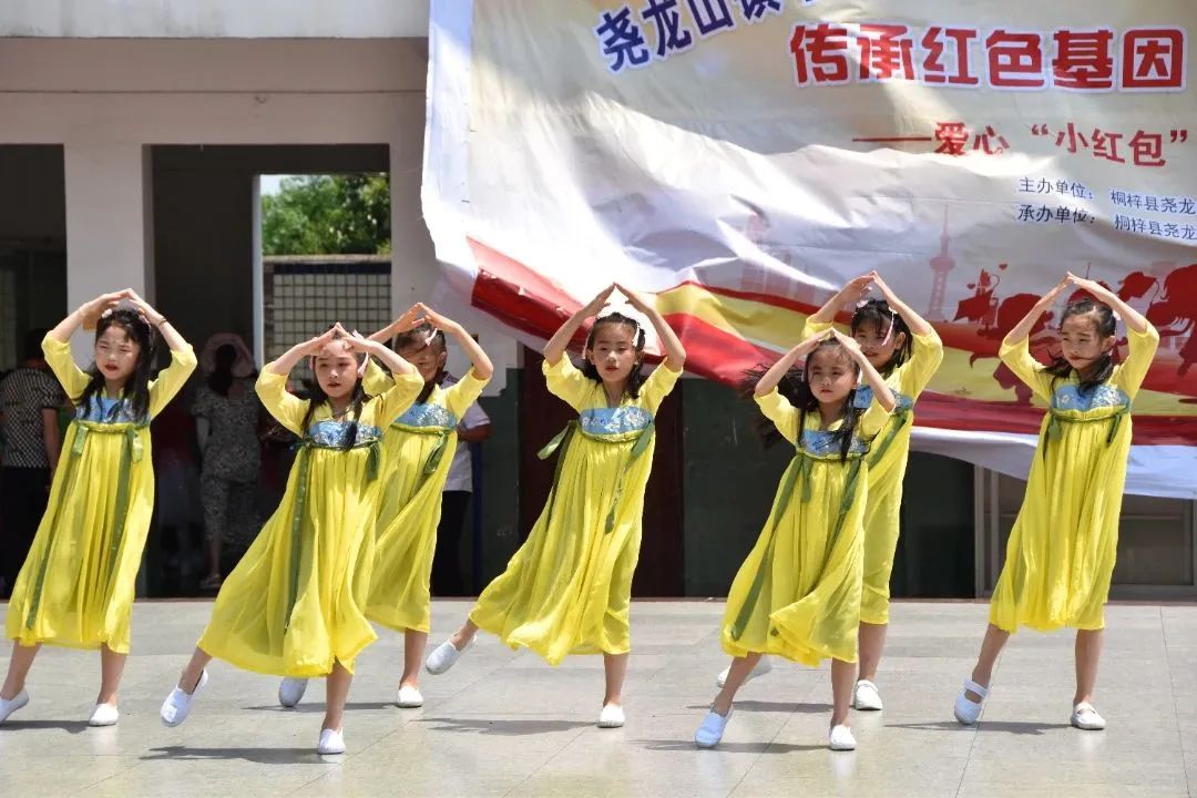 桐梓县学校六一儿童节,萌娃欢乐多幼儿舞蹈