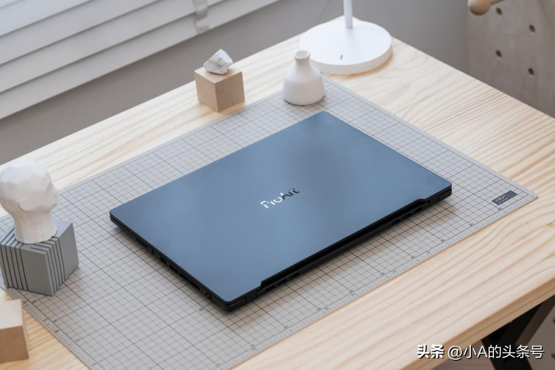 显示器高亮度对眼睛好还是低亮度,液晶显示器的流明亮度参数是什么