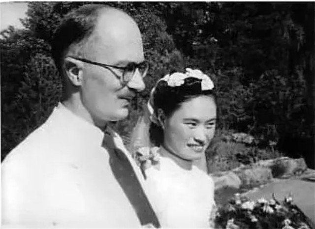 他帮中国抗战，娶中国女学生，回国时，毛主席：给三千美金作路费