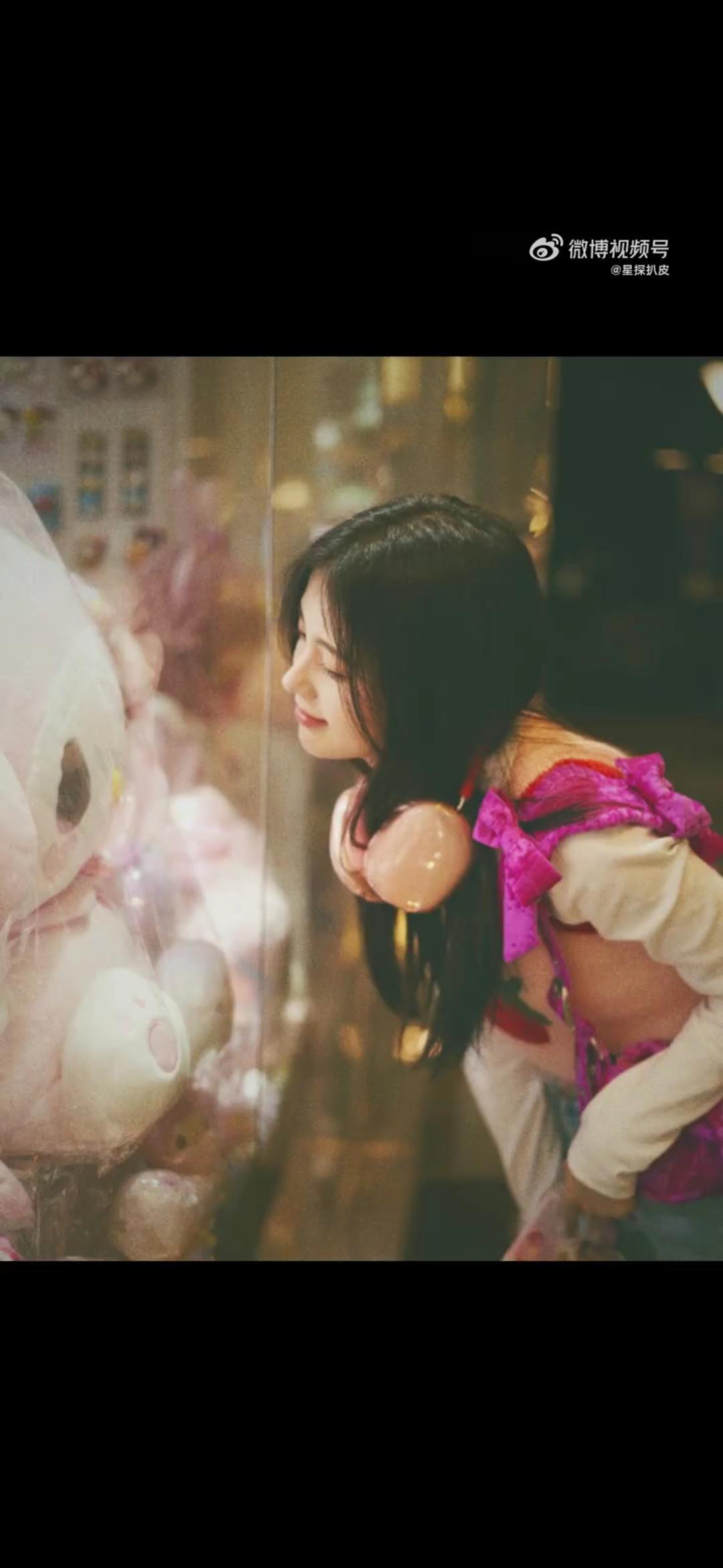 鞠婧祎近期路人照,鞠婧祎回应垫肩路人机场照