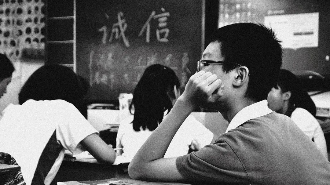 “奶辣风”畸形审美，滋生儿童软色情天堂，怎么教孩子保护自己？