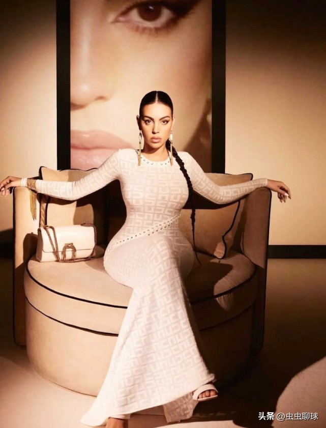 C罗一技能比梅西强！乔治娜粉丝超过4600万赚钱机器发一贴1.2万