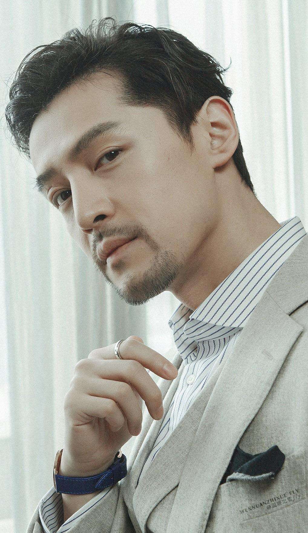 十位穿西装的男明星你最喜欢谁,穿西装很帅的一个男的