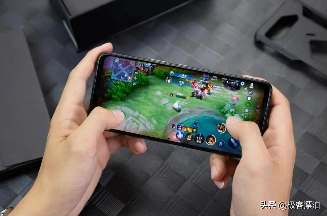 手机买8g128g的好还是12g256g的,手机128g256g和512g有什么区别