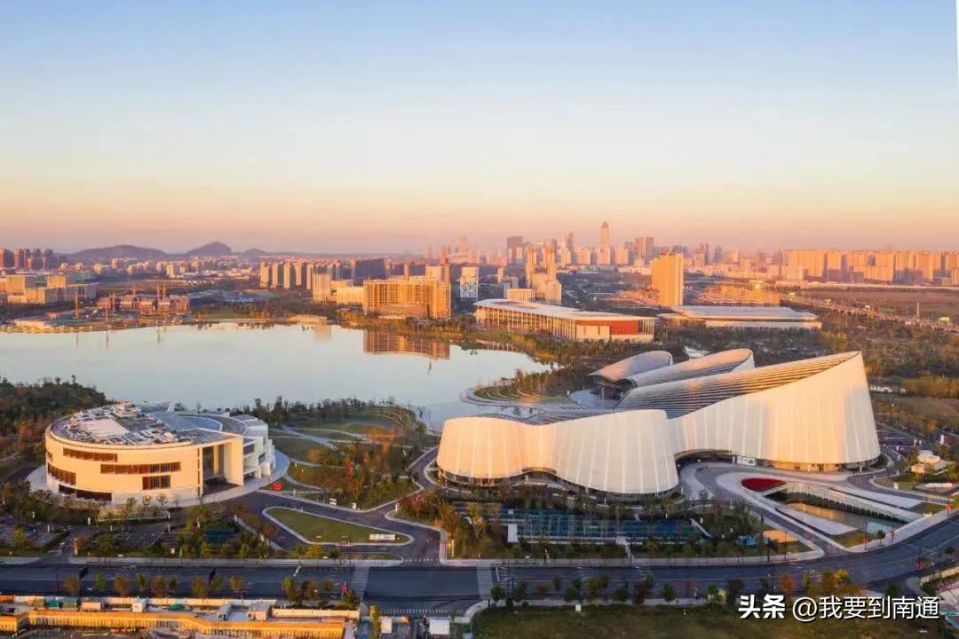 南通正在新建的购物广场,南通发展见证