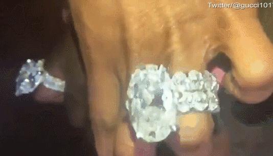 詹妮弗洛佩兹最新礼服,詹妮弗洛佩兹满脸钻石造型