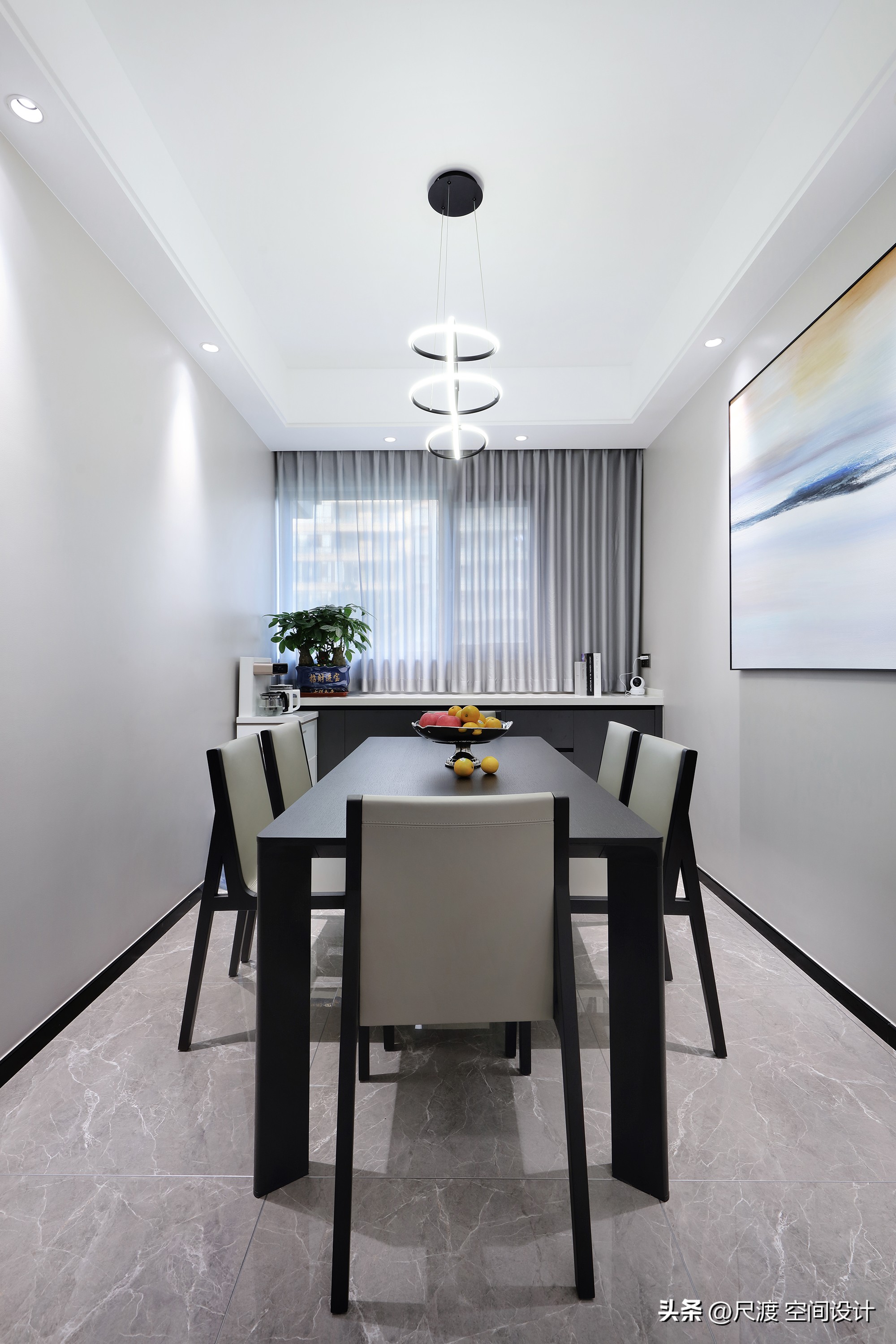 经典的黑白灰风格,高级耐看的极简黑白灰