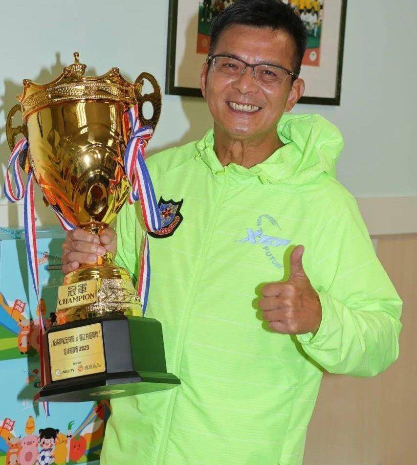 黄日华回应球场上踢人,黄日华回应在球场踢人