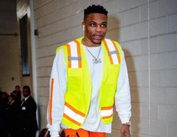 威少戴帽子穿搭 (威少穿搭奇形怪状)