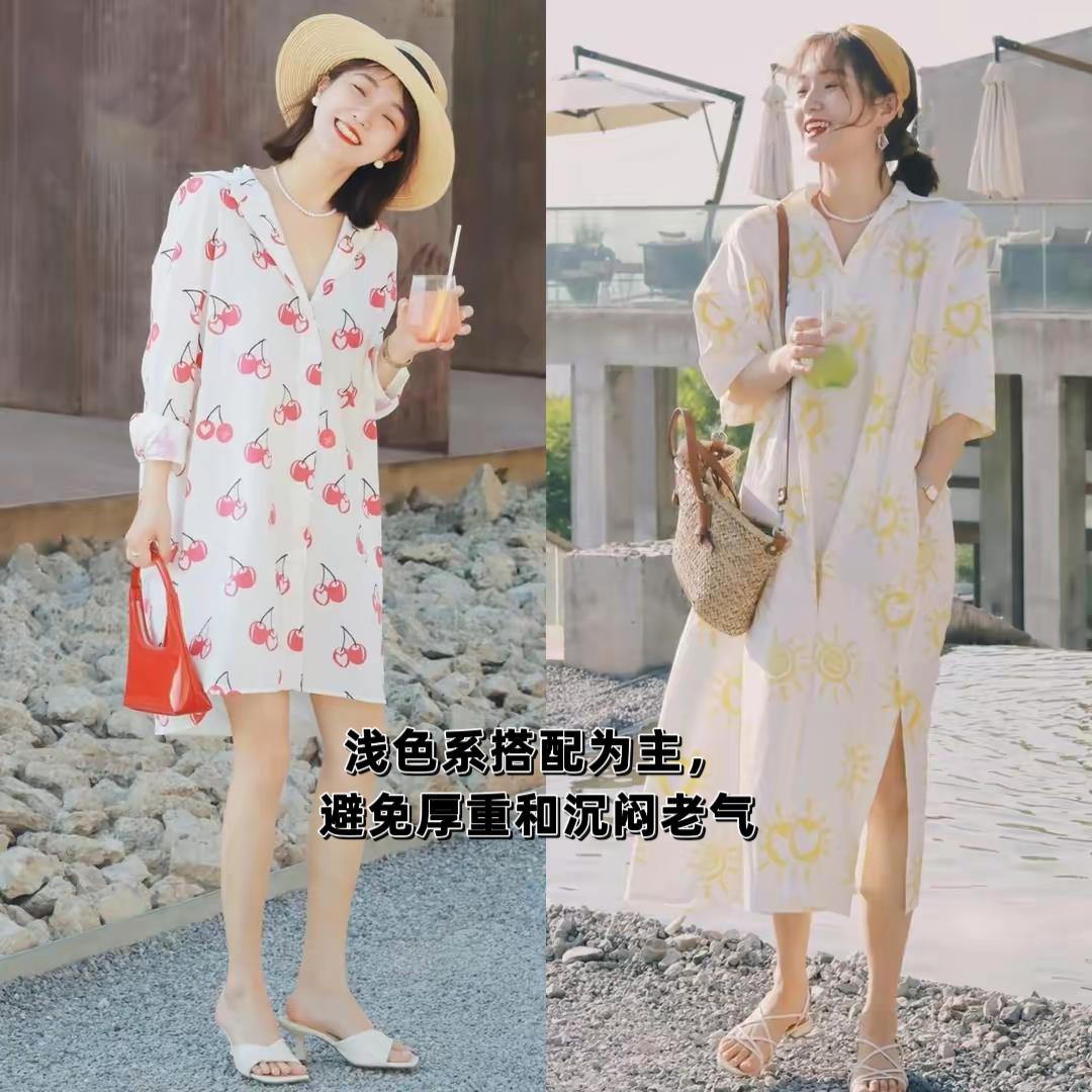 难怪都不穿运动鞋了，“过膝裙+凉鞋”真的太美了，增高还不捂脚