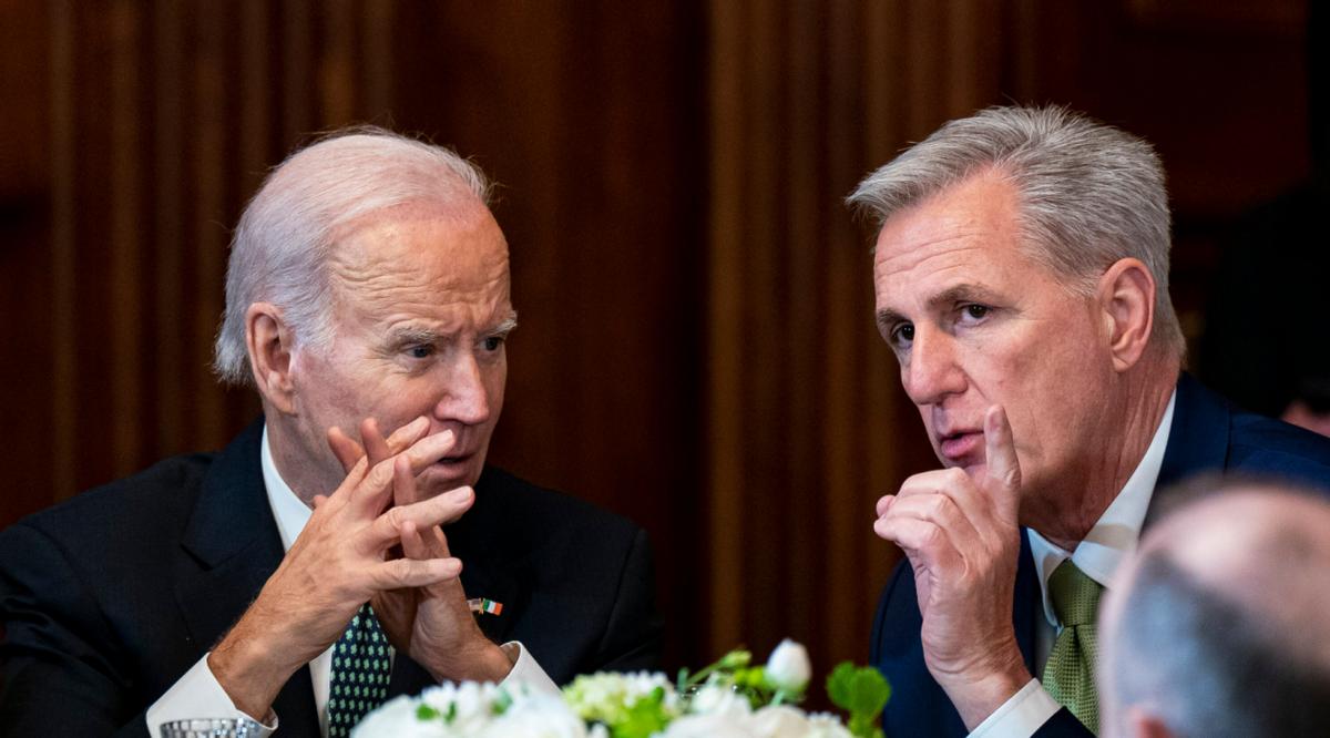 7.5万名公务员起诉拜登政府，美国一年挣那么多钱，发不出工资？