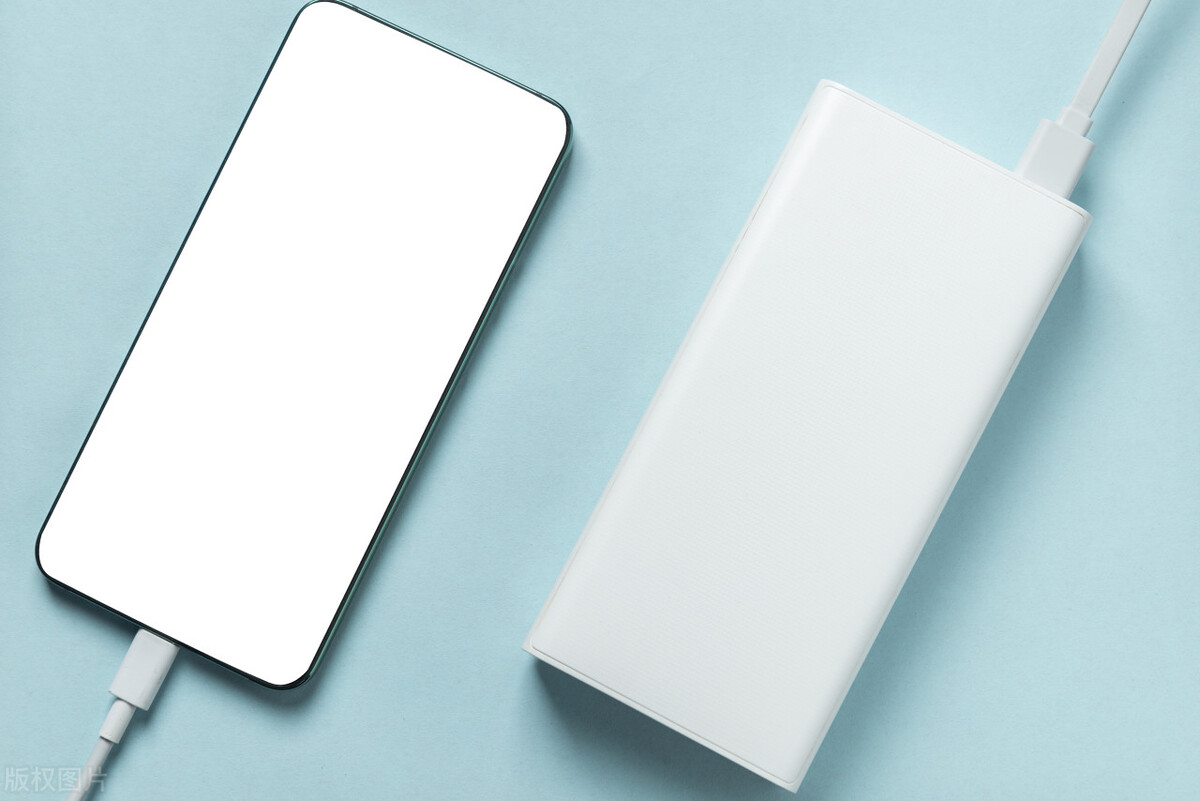 手机充电宝用电量怎么看,充电宝一度电相当于手机电池多少