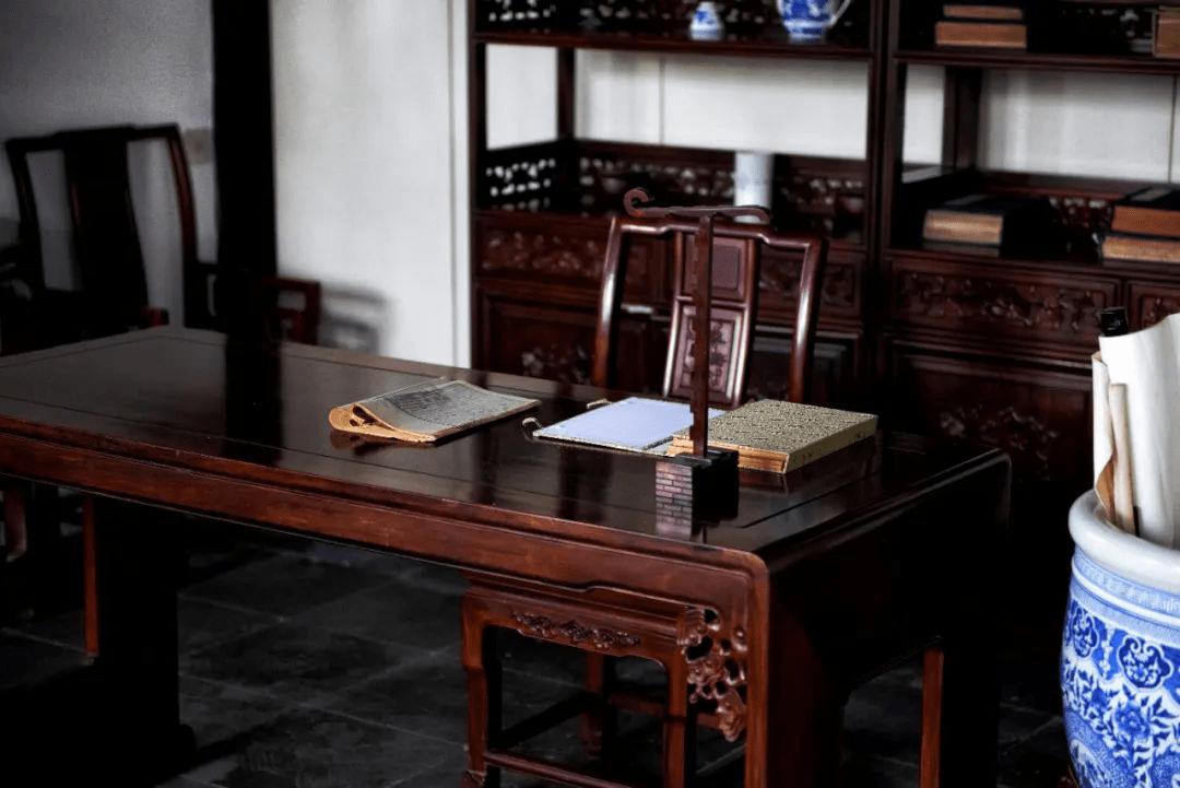 用这种模式吸金的“红木王国”注定崩塌｜今晚九点半