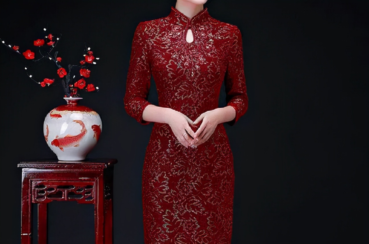 年轻婆婆走红婚礼当天成c位,最年轻婆婆走红新娘表情