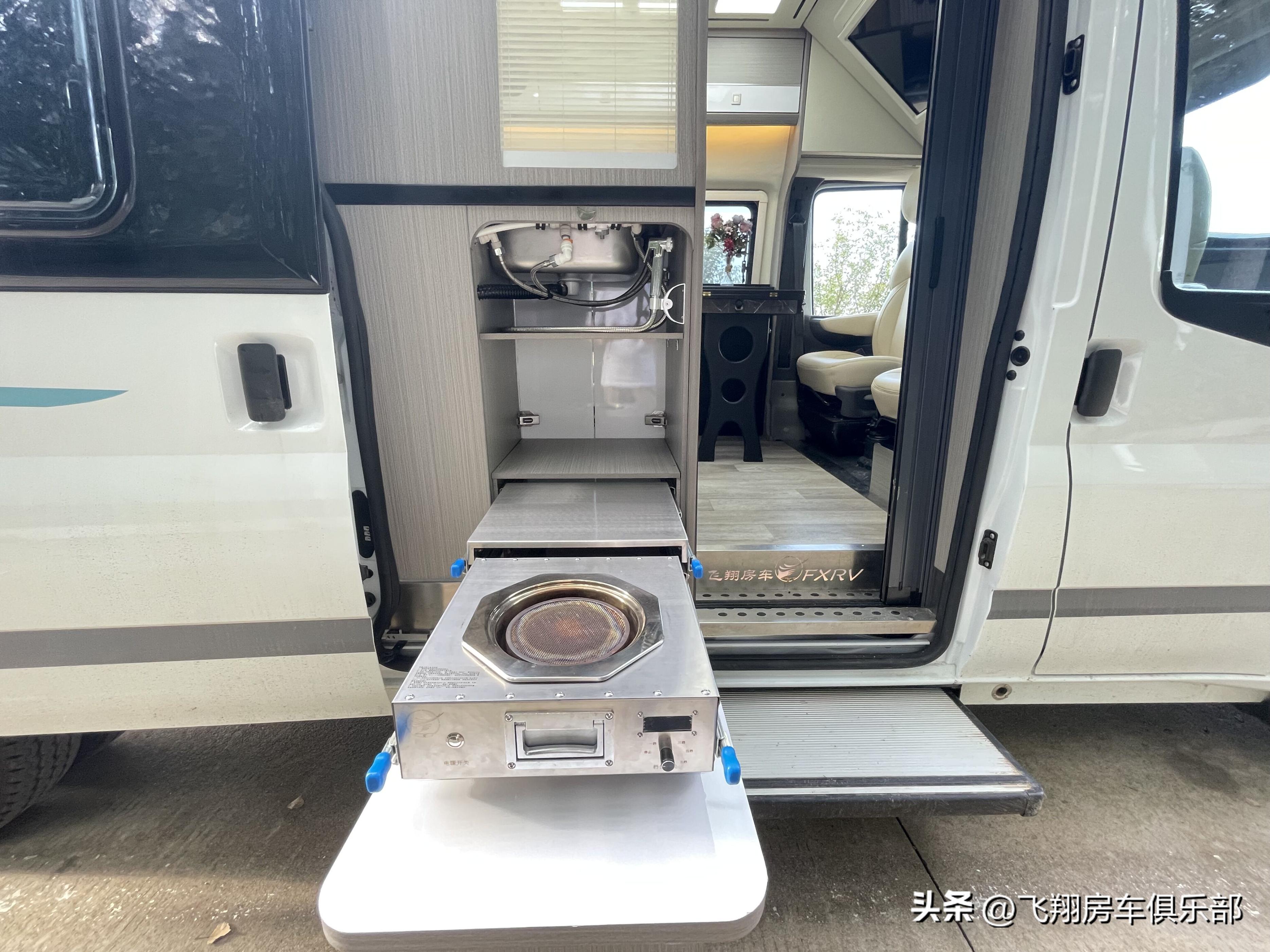 大空间房车二层别墅,福特新全顺房车6座4卧b型房车