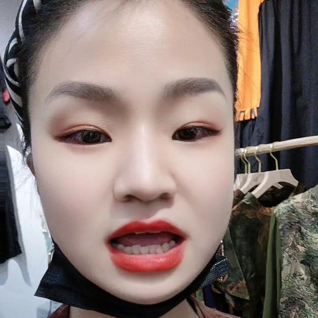 人得互相尊重,尊重你的人都是比你穷