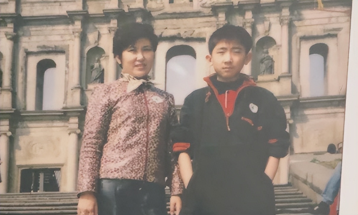 何超莲和尚九熙是不是发小,何超莲尚九熙关系