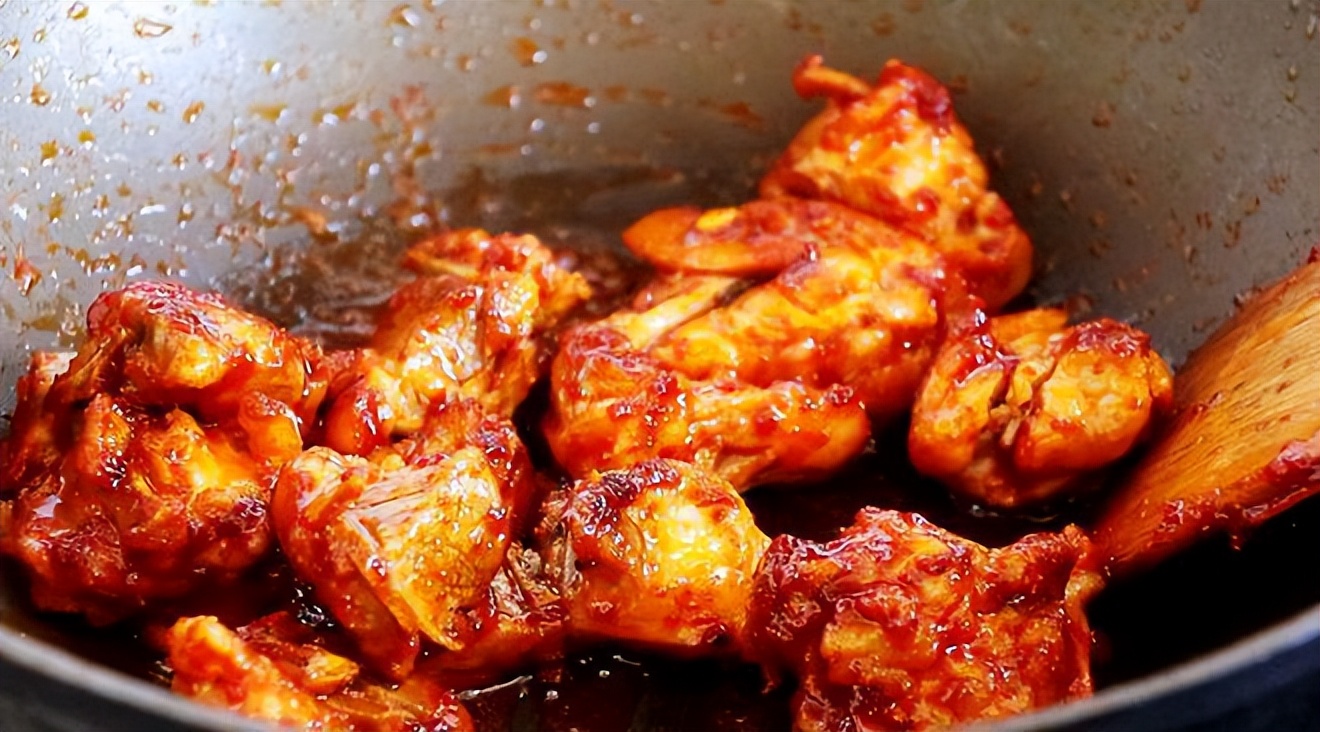 买排骨怎么区分前后排,排骨上有脆骨的是前排还是后排