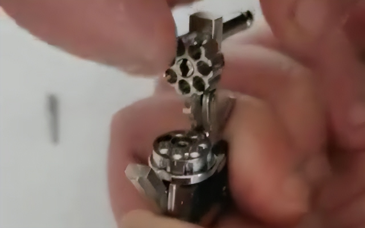 枪型钥匙扣案件是哪里抓的,枪型钥匙扣案后续