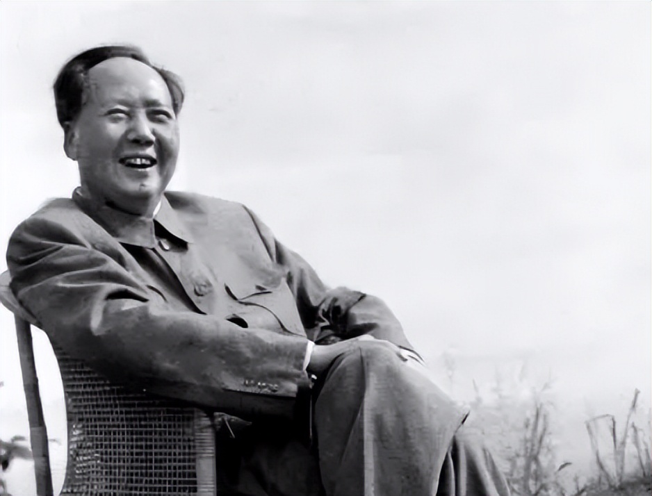 尼克松访华时看到“*倒打**美帝”标语，毛主席幽默回应，尼克松大笑