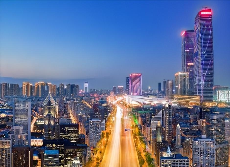 为“春城”。尽管昆明的自然环境优美，但该城市的人?